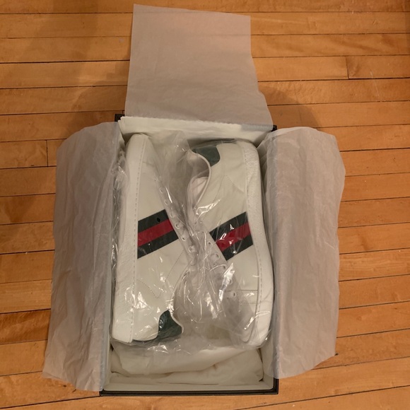 AUTHENTIC Gucci Sneakers (see tag still attached) - Picture 4 of 10